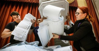 Members of a local electoral commission empty a ballot box at a polling station after the last day of the three-day parliamentary election, in Moscow, Russia, Sept. 19, 2021. (AFP Photo)