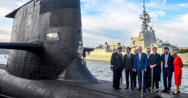 A file photo shows French President Emmanuel Macron (2L) and Australian Prime Minister Malcolm Turnbull (C) standing on the deck of HMAS Waller, a Collins-class submarine operated by the Royal Australian Navy, at Garden Island in Sydney, Australia, May 2, 2018. (AFP Photo)