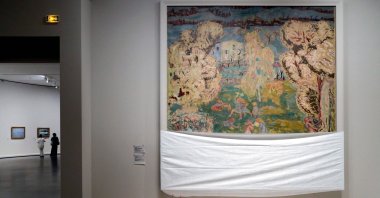 Visitors look at paintings by French painter Pierre Bonnard during a press visit of the exhibition "Morozov Collection: Icons Of Modern Art" at the Fondation Louis Vuitton in Paris, France, Sept. 15, 2021. (AFP Photo)