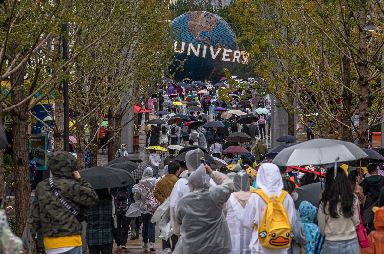 Visitors walk to the entrance to Universal Studios Beijing on the official opening day, in Beijing, China, Sept. 20, 2021. (EPA Photo)