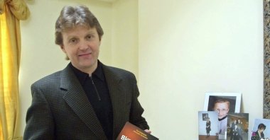 Alexander Litvinenko, former KGB spy and author of the book "Blowing Up Russia: Terror From Within" is photographed at his home in London, U.K., May 10, 2002. (AP Photo)