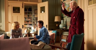 Imogen Poots (L), Olivia Colman (M) and Anthony Hopkins in a scene from "The Father." 