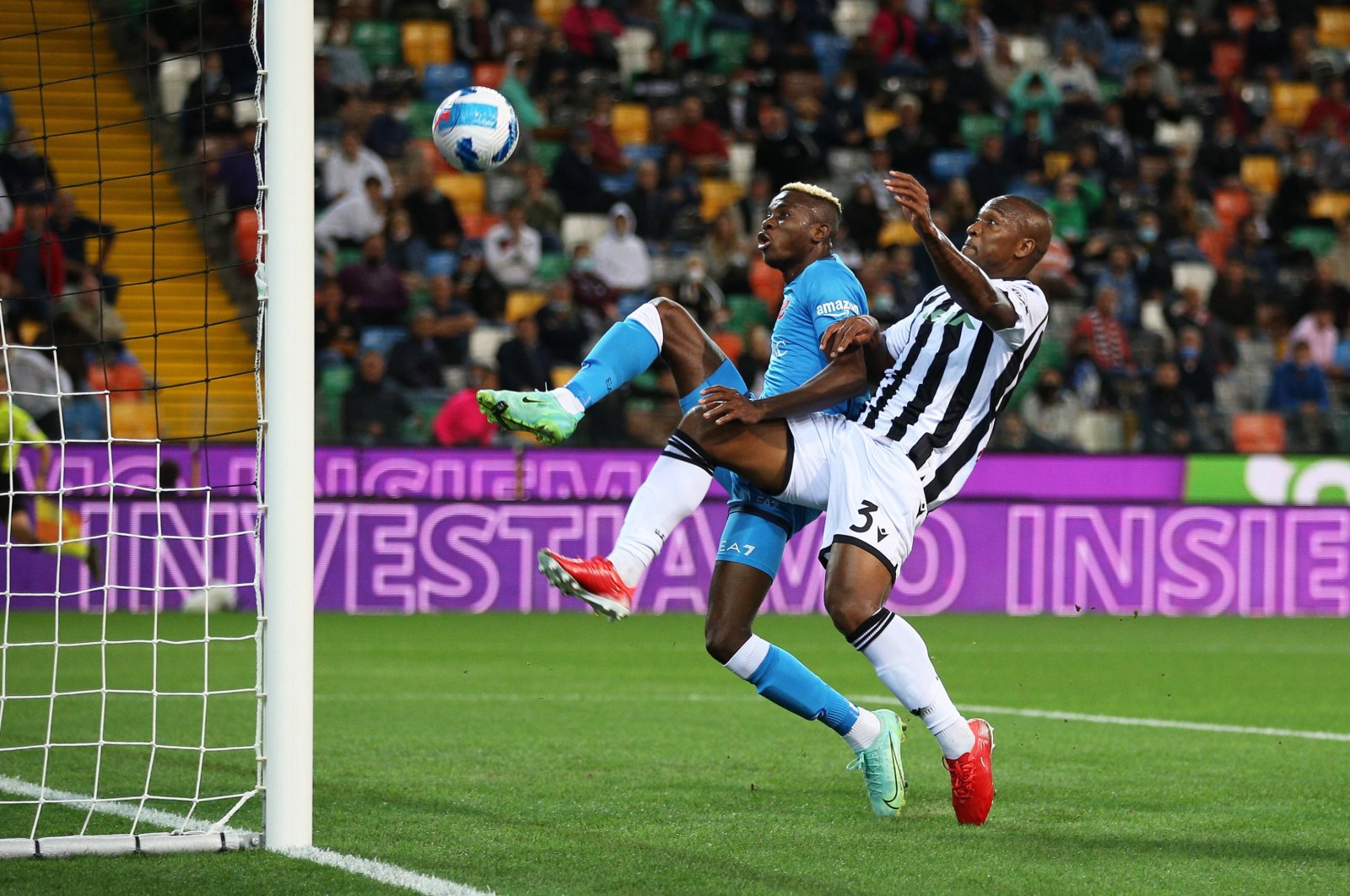 Napoli’s Victor Osimhen (L) scores under pressure from Udinese's Samir during a Serie A match in Udine, Italy, Sept. 20, 2021. (EPA Photo)