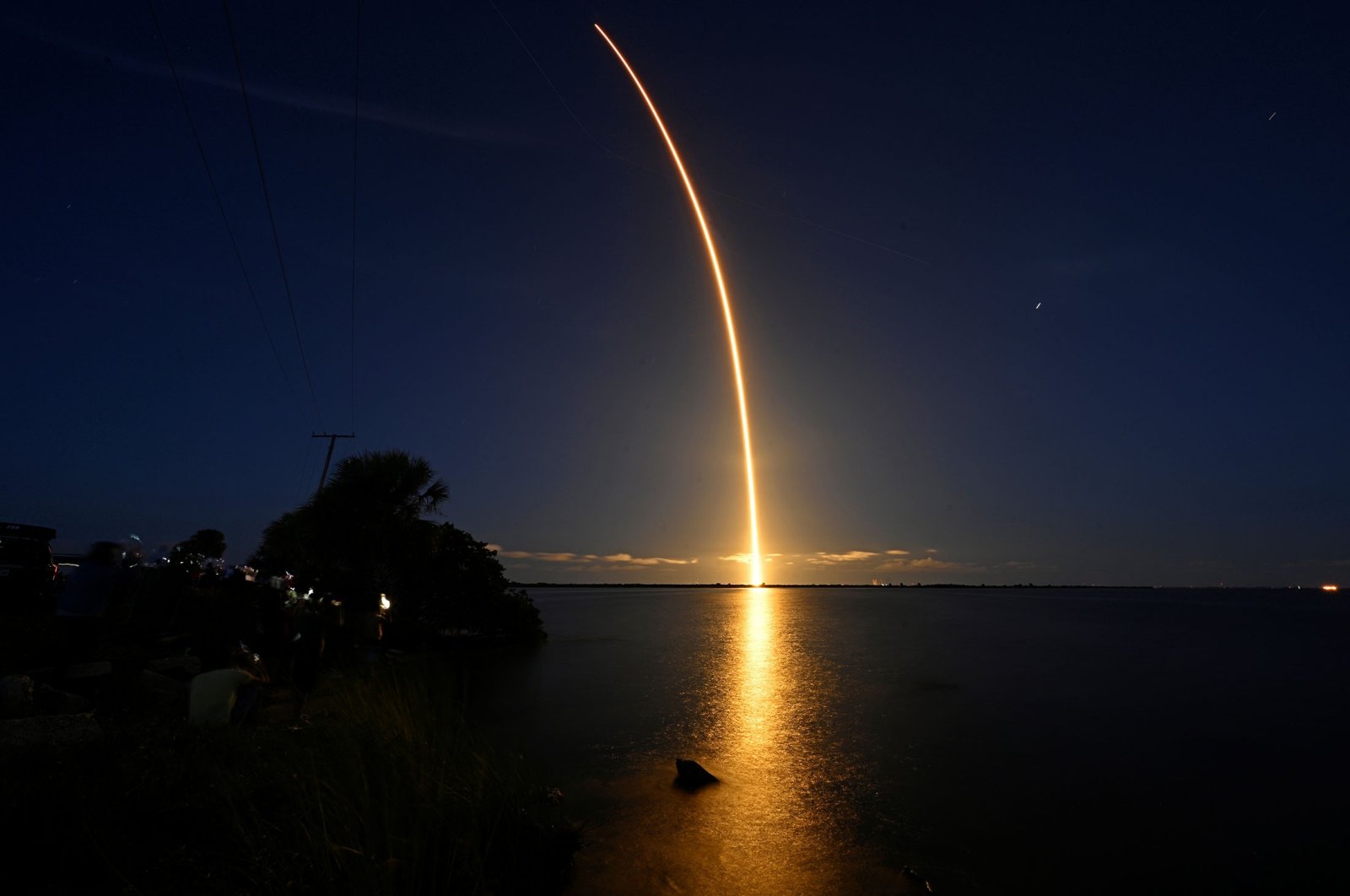 4 civilians first to circle world in SpaceX capsule | Daily Sabah