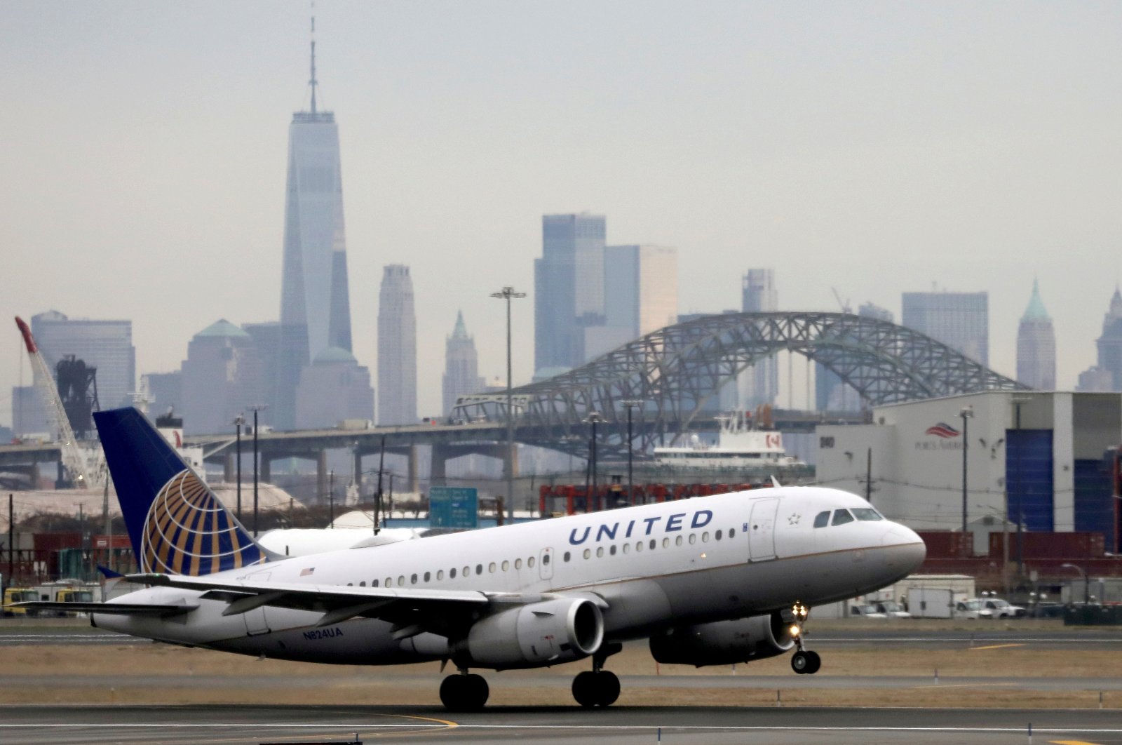 A United Airlines passenger jet takes off with New York City as a backdrop, at Newark Liberty International Airport, New Jersey, U.S., Dec. 6, 2019. (Reuters Photo)