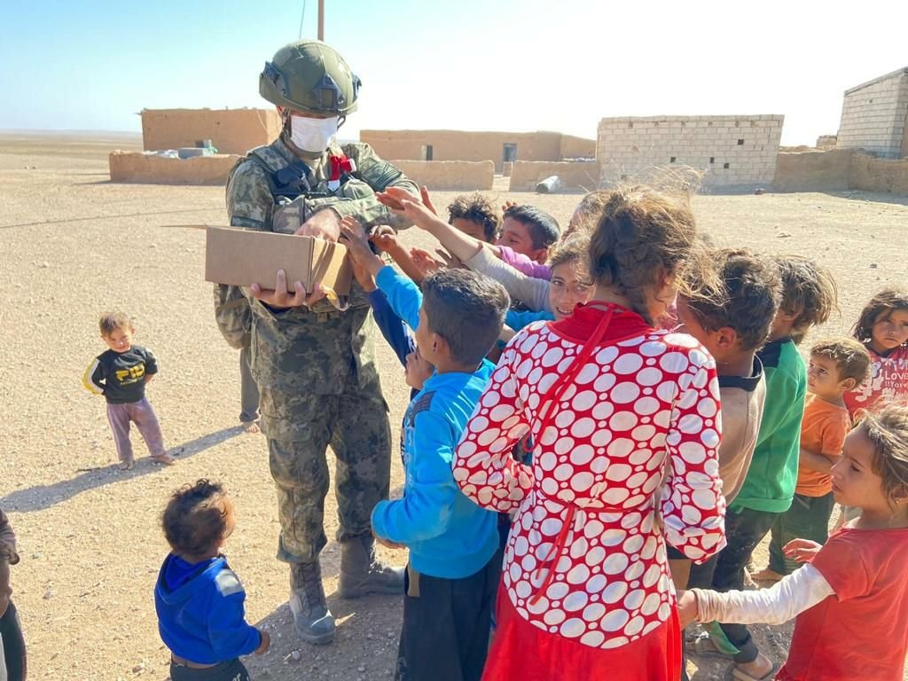 Turkish soldiers provide aid for needy in Op Peace Spring zone | Daily ...