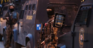 Turkish counterterrorism police officers take part in an operation against Daesh terrorists in southern Adana province, March 17, 2020. (AA File Photo)