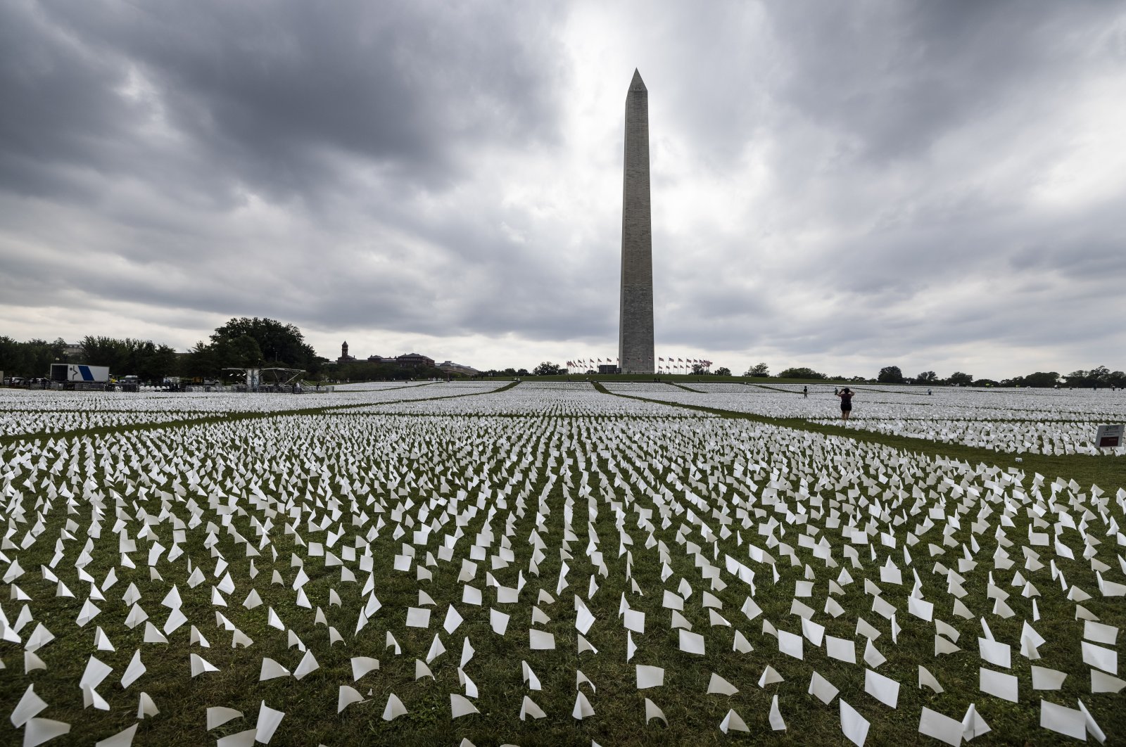 More than 660,000 white flags carpet the National Mall to commemorate the American lives lost to COVID-19 in Washington, D.C., U.S., Sept. 16, 2021. (EPA-EFE)