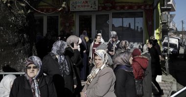 Residents of the Muslim community wait for the arrival of President Recep Tayyip Erdoğan in Komotini (Gümülcine), Greece, Dec. 8, 2017. (Getty Images)