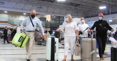 British tourists arrive at an airport in the southern resort city of Antalya, Turkey, Sept. 23, 2021. (IHA Photo)