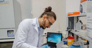 Serkan Dikici works on spinach leaves in the laboratory, in Izmir, western Turkey, Sept. 24, 2021. (AA Photo)