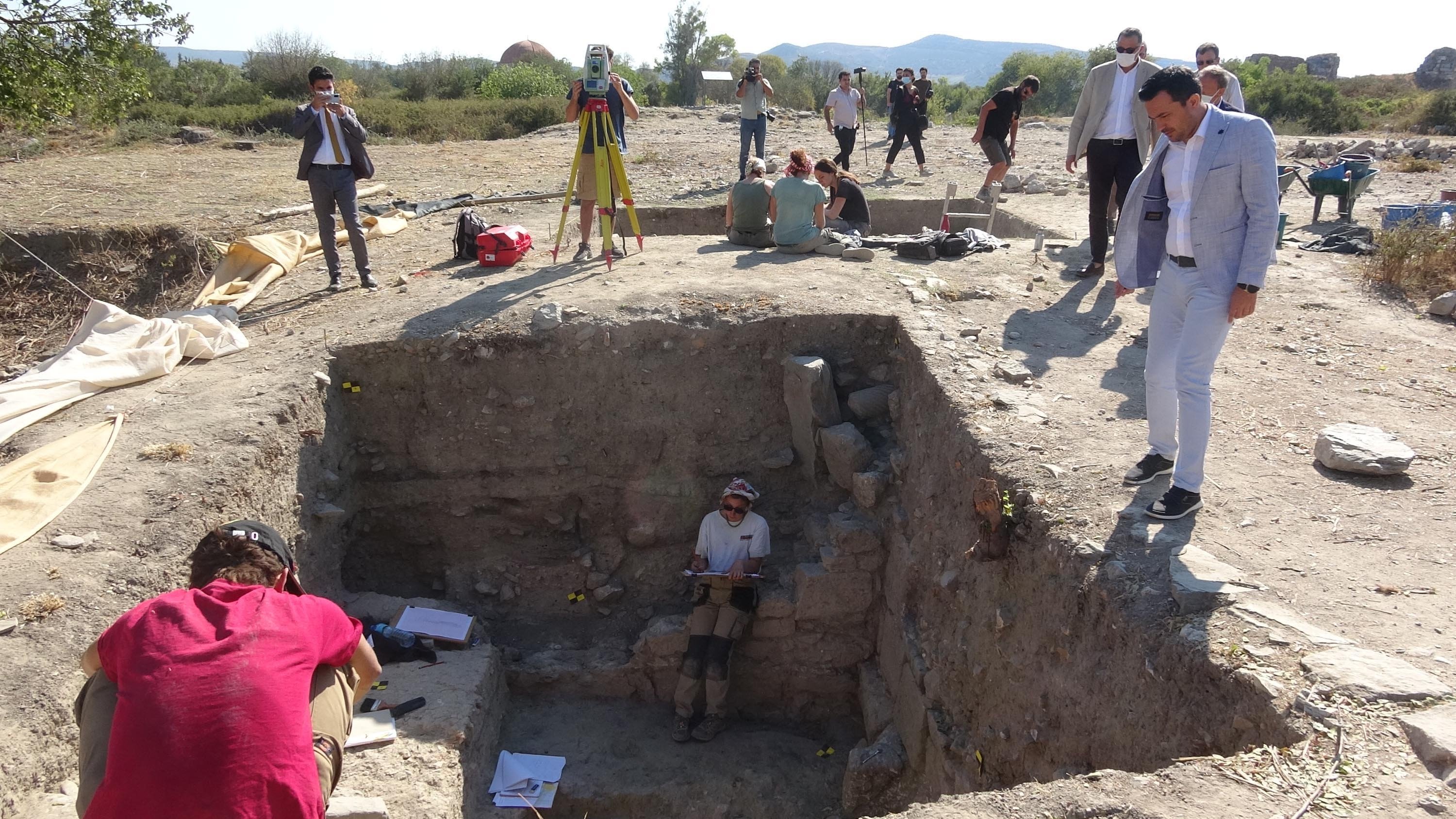 2,400-year-old houses were unearthed in an ancient city in southwestern Turkey. (DHA Photo) 