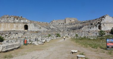2,400-year-old houses were unearthed in an ancient city in southwestern Turkey. (DHA Photo) 