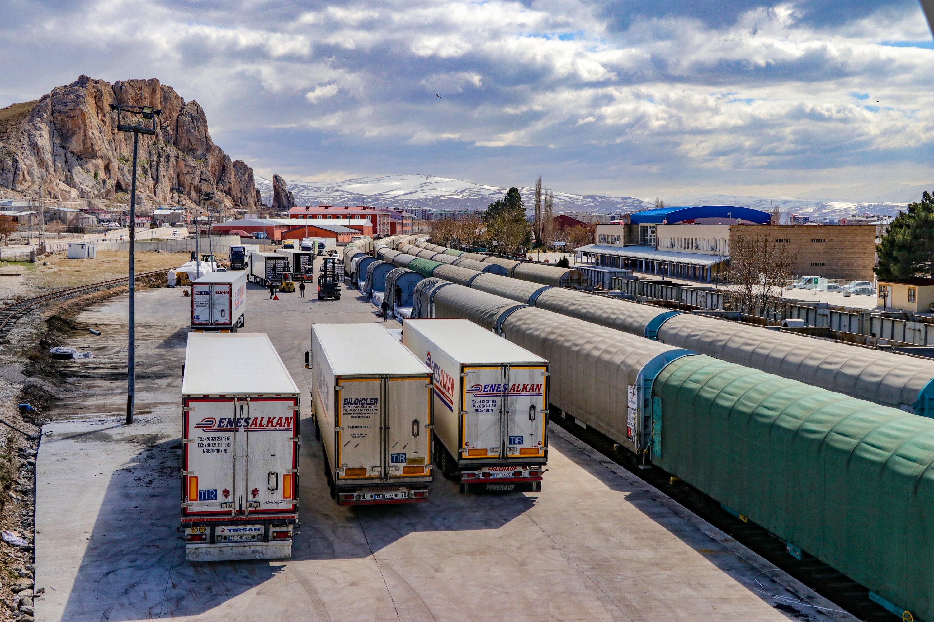 What do railroads carry?  Institute for Transportation