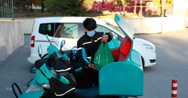 A motorcycle courier makes a delivery, in Gaziantep, southern Turkey, Dec. 23, 2020. (AA PHOTO) 