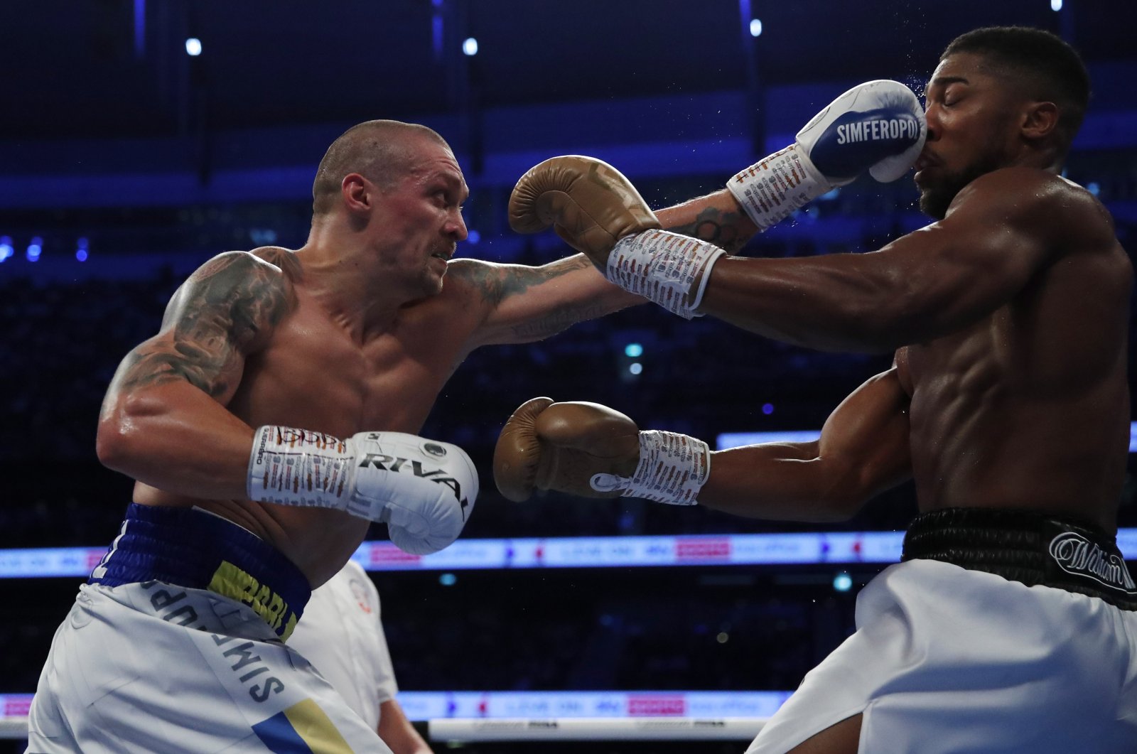 Ukraine's Oleksandr Usyk (L) in action against Britain's Anthony Joshua during their WBA, IBF & WBO heavyweight titles bout at Tottenham Hotspur Stadium, London, England, Sept. 25, 2021. (Reuters Photo)