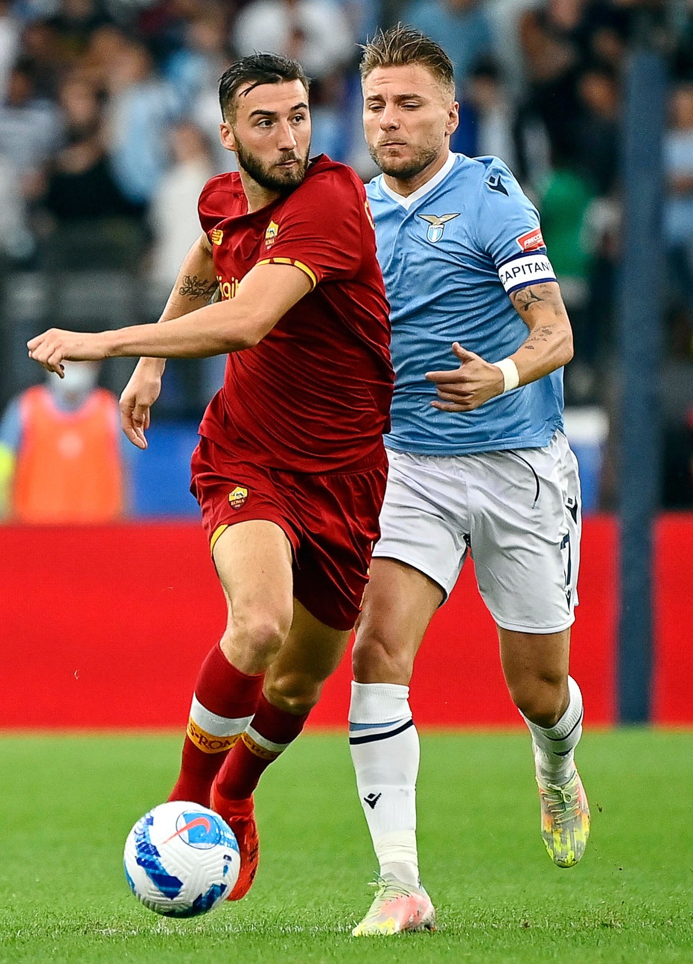 Roma's Bryan Cristante (L) in action against Lazio's Ciro Immobile (R) during a Serie A match at the Stadio Olimpico in Rome, Italy, Sept. 26, 2021. (EPA Photo)