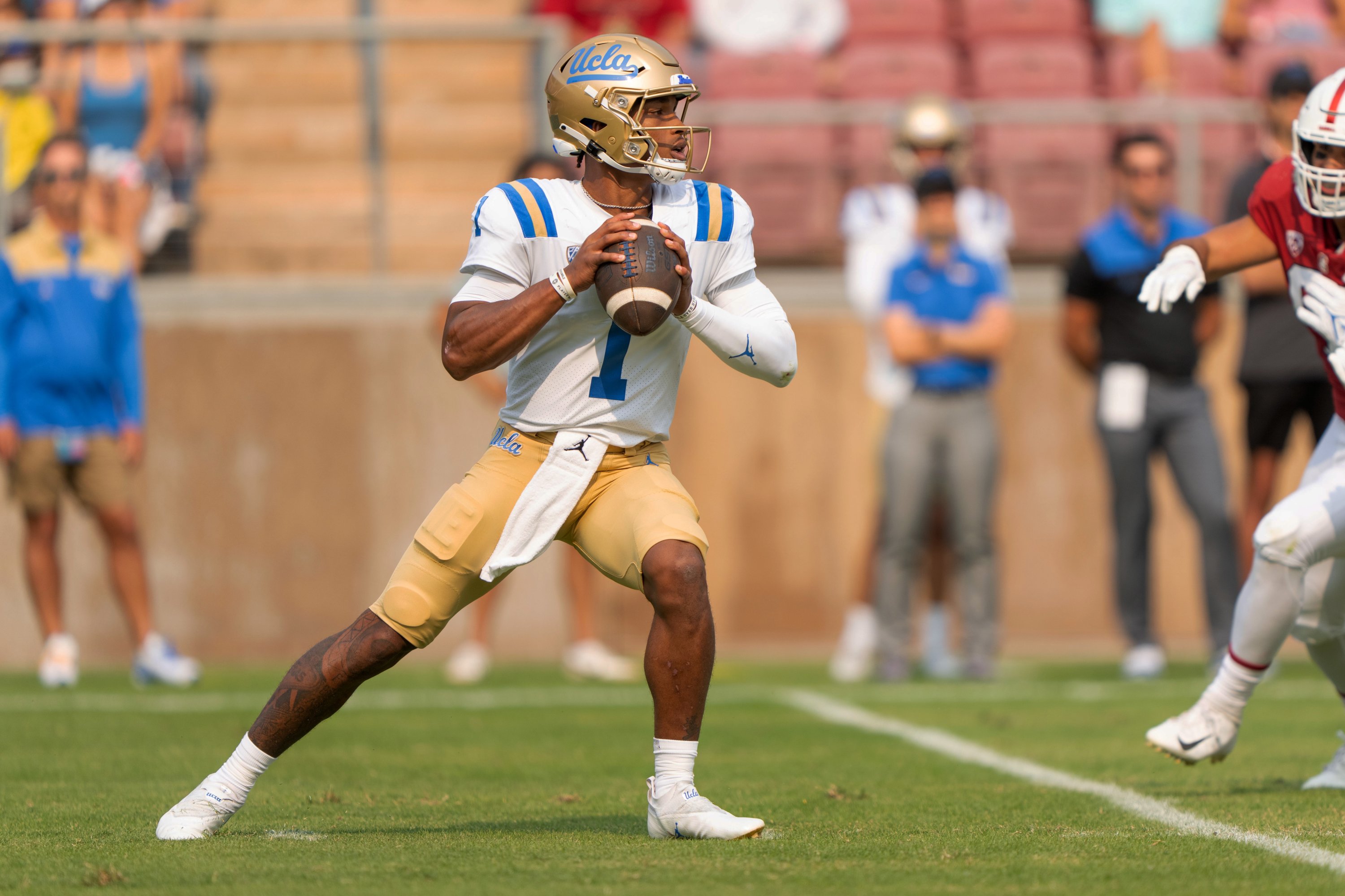 UCLA Bruins quarterback Dorian Thompson-Robinson (1) drops back to throw the football against the Stanford Cardinal during the first quarter at Stanford Stadium, Stanford, California, U.S., Sept. 25, 2021. (Stan Szeto-USA TODAY Sports via Reuters)
