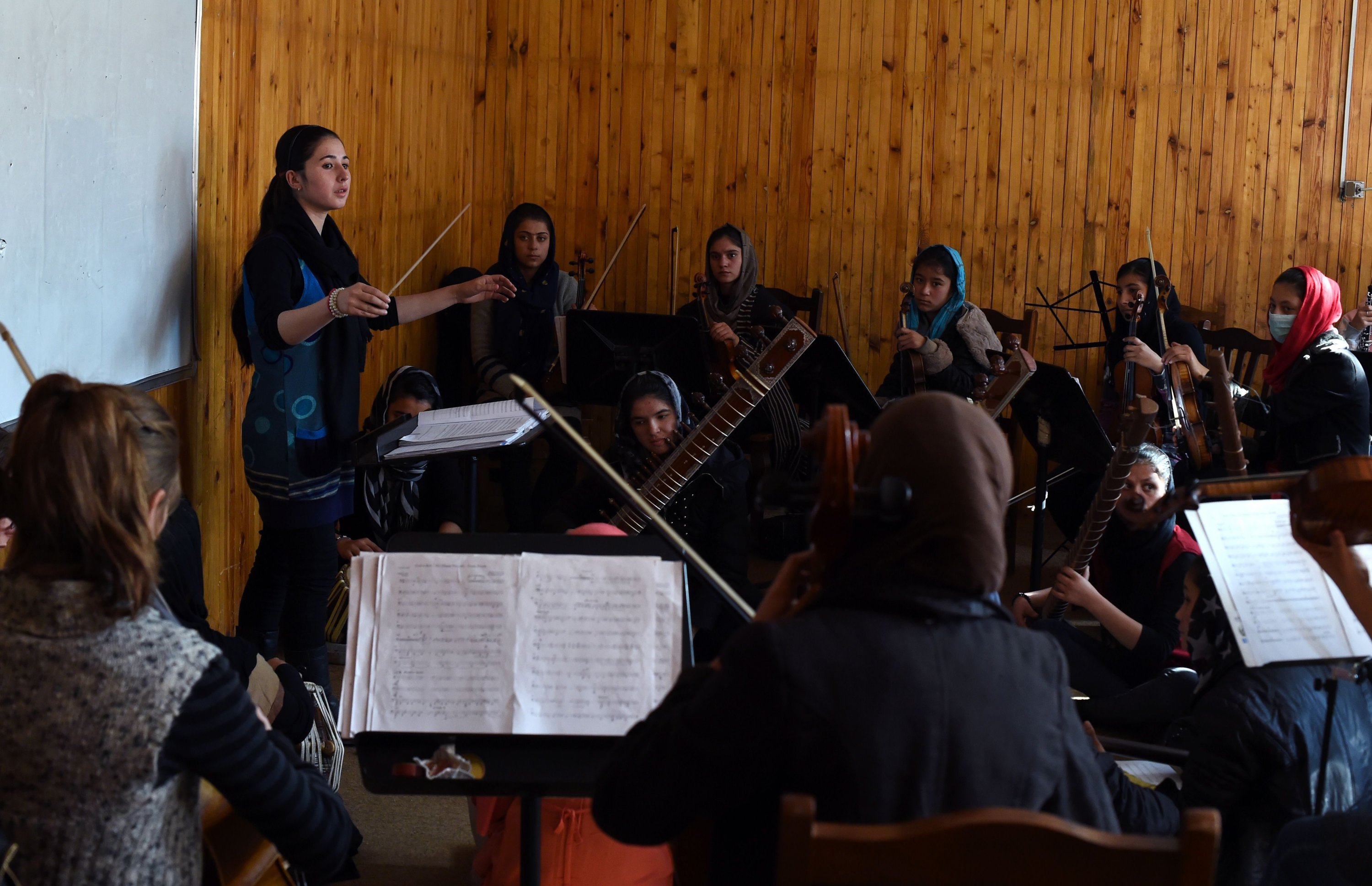 Afghan Negina Khpalwak (L), the first female orchestra conductor in Afghanistan, conducts her musicians during a rehearsal at The Afghanistan National Institute of Music, Kabul, Afghanistan, Jan. 8, 2017. (AFP PHOTO)