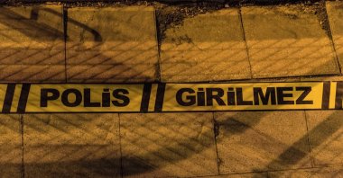 A police cordon that reads "No entry" in Turkish. (ShutterStock photo)