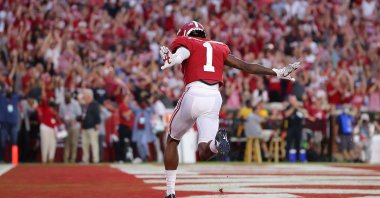 Jameson Williams (1) of the Alabama Crimson Tide reacts after returning the opening kickoff for a touchdown against the Southern Miss Golden Eagles during the first half at Bryant-Denny Stadium, Tuscaloosa, Alabama, U.S., Sept. 25, 2021. (AFP Photo)