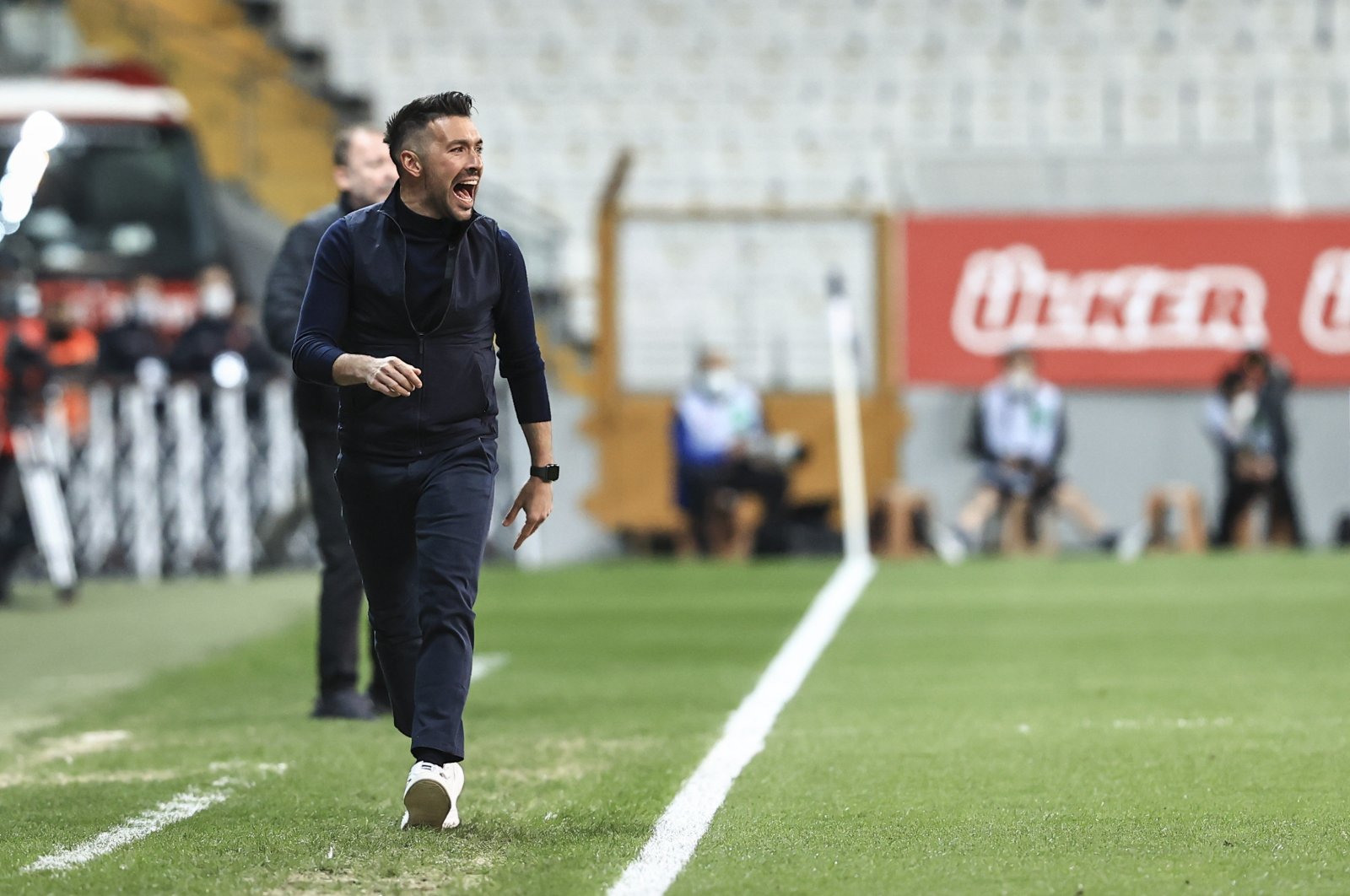 Fatih Karagümrük coach Francesco Farioli reacts during a Süper Lig match against Beşiktaş at the Vodafone Park, Istanbul, Turkey,  May 15, 2021. (AA Photo)