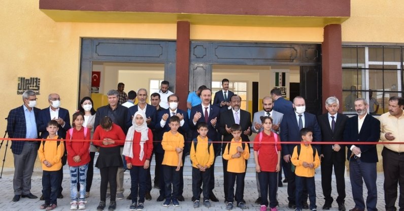 Officials and students attend the opening ceremony of Zeynep Binti Hüseyin Primary School in Tal Abyad, northern Syria, Sept. 28, 2021. (AA Photo)