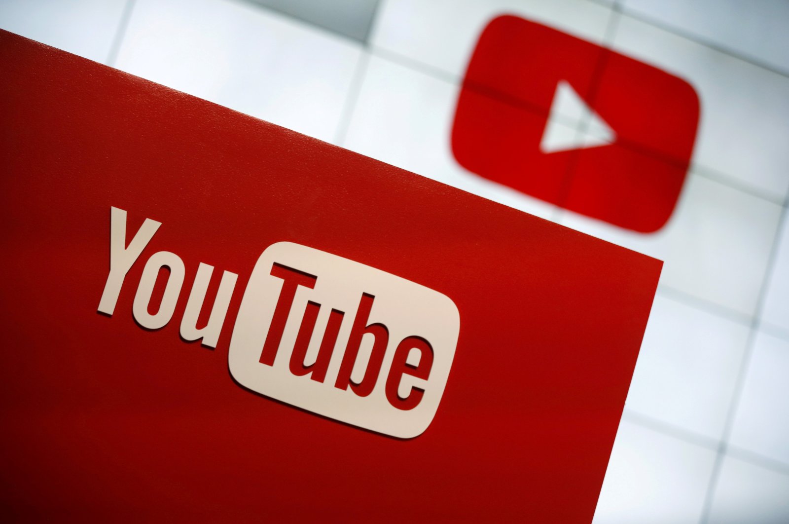 A YouTube logo seen at the YouTube Space LA in Playa Del Rey, Los Angeles, California, U.S., Oct. 21, 2015. (Reuters Photo)