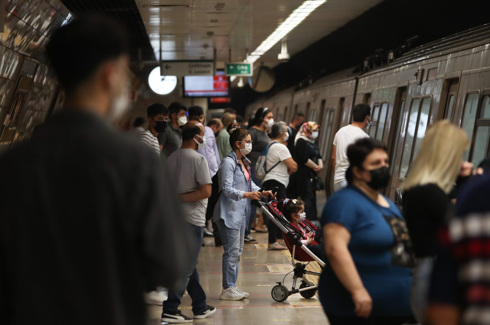 People can be seen abiding by mask rules at a metro station, in Istanbul, Turkey, Sept. 15, 2021. (DHA Photo)