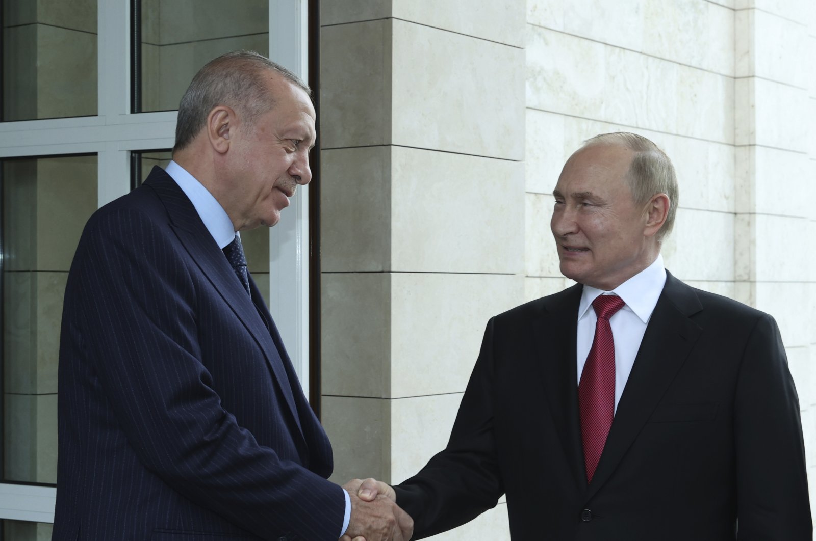 Russian President Vladimir Putin (R) and Turkish President Recep Tayyip Erdoğan speak as Erdoğan leaves after their talks at the Bocharov Ruchei residence in the Black Sea resort of Sochi, Russia, Sept. 29, 2021. (AP Photo)