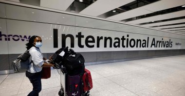 Travelers arrive at Heathrow's Terminal 5 in west London as quarantine restrictions ease, Aug. 2, 2021. (AFP Photo)