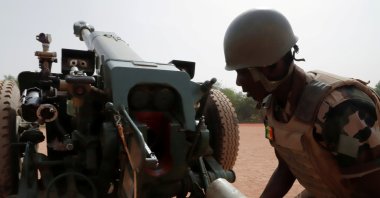 A Malian soldier of the 614th Artillery Battery is pictured during a training session on a D-30 howitzer with the European Union Training Mission (EUTM), in the camp of Sevare, Mopti region, Mali, March 23, 2021. (Reuters Photo)