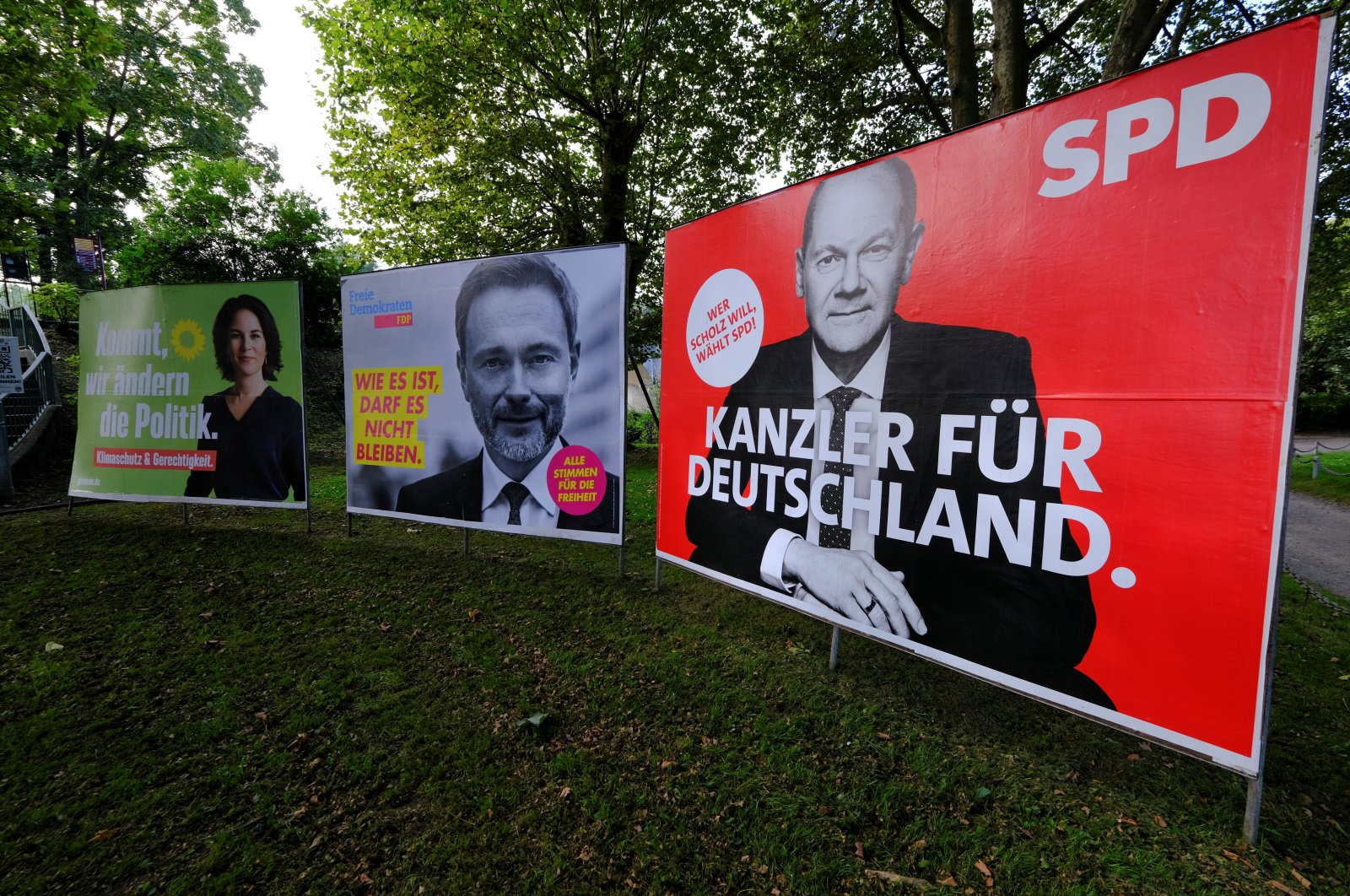 Election posters of the Social Democratic Party's (SPD) candidate for chancellor, Olaf Scholz, Christian Lindner of the liberal Free Democratic Party (FDP) and Greens party co-leader Annalena Baerbock are pictured in a park of Bad Honnef, south of Bonn, Germany, Oct. 1, 2021. (Reuters Photo)