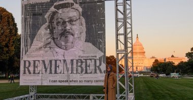 Turkish writer Hatice Cengiz (R), fiancee of Saudi journalist and dissident Jamal Khashoggi, poses next to a portrait of Khashoggi after unveiling it on the National Mall in Washington, D.C., U.S., Oct. 1, 2021, during a memorial ceremony marking the third anniversary of his murder at the Saudi Consulate in Istanbul. (AFP Photo)