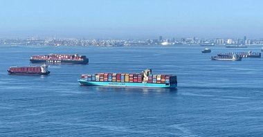 Container ships wait off the coast of the congested ports of Los Angeles and Long Beach in Long Beach, California, U.S., Oct. 1, 2021. (Reuters Photo)
