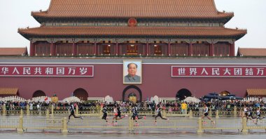 Leading athletes run past Tiananmen Gate during the annual Beijing Marathon in Beijing, China, Nov. 3, 2019. (Reuters Photo)