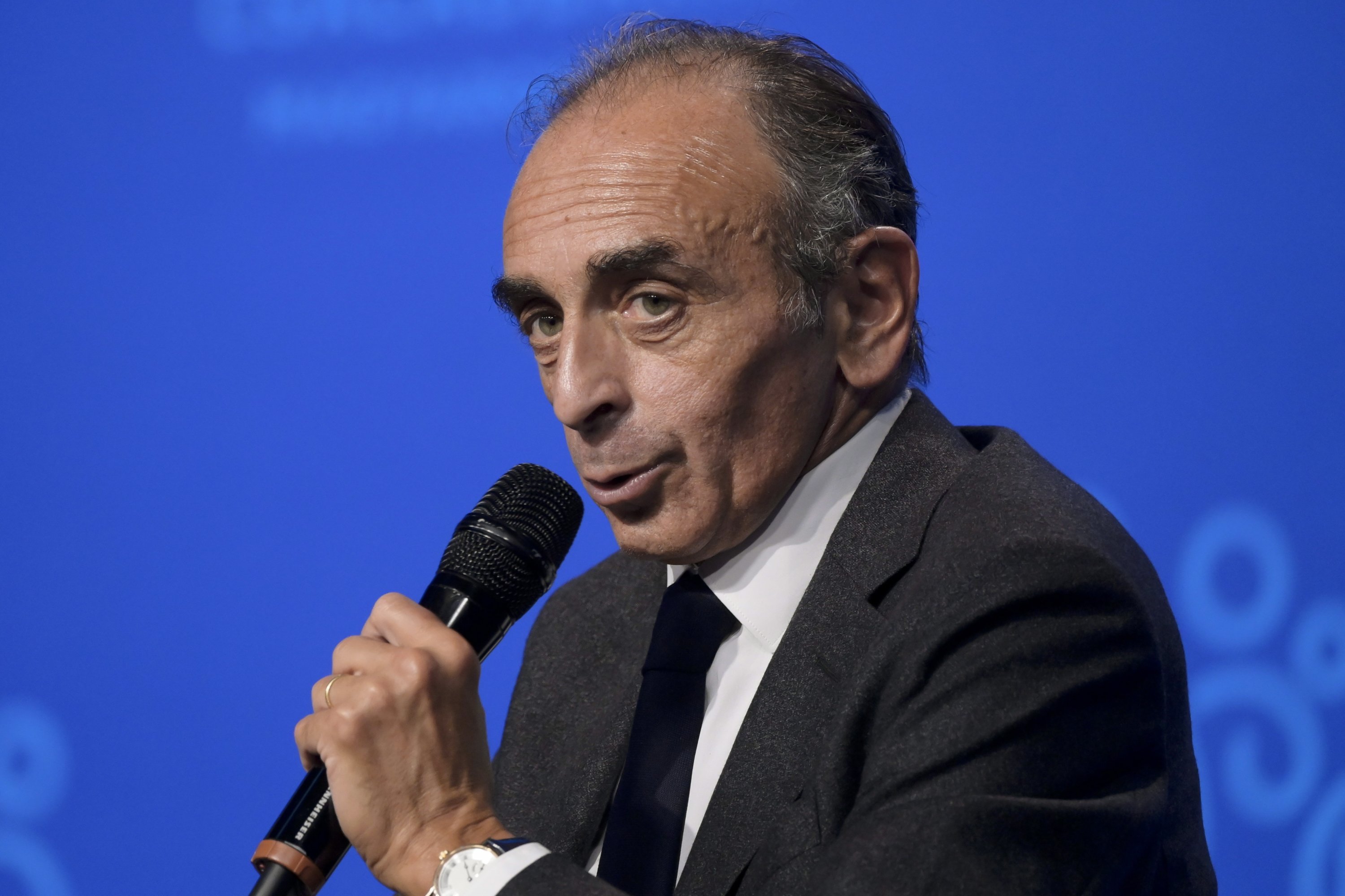 Le polémiste d'extrême droite, essayiste, journaliste politique et écrivain français Eric Zemmour prononce son discours lors du 4e Sommet démographique de Budapest à Budapest, Hongrie, le 24 septembre 2021. (Photo EPA)