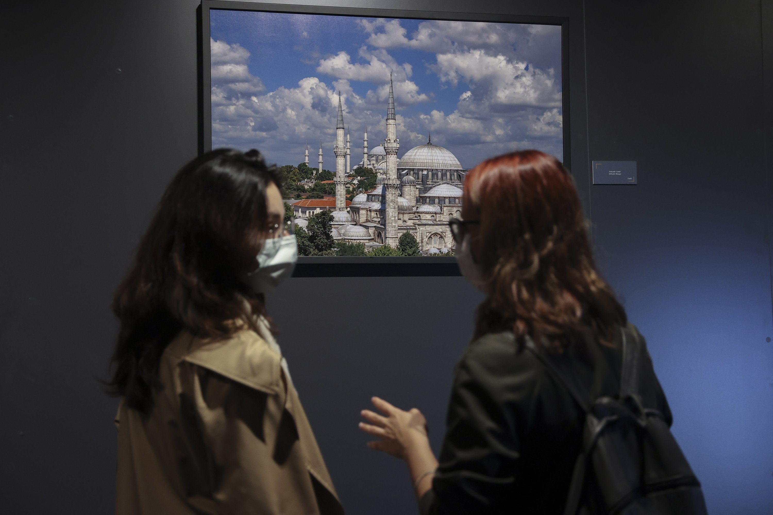 Two visitors examine a photo by Izzet Keribar in the exhibition “Heritage: Ottoman Architecture and Tile Art in Istanbul,” Museum of Turkish and Islamic Arts, Istanbul, Turkey, Oct. 2, 2021. (AA Photo)