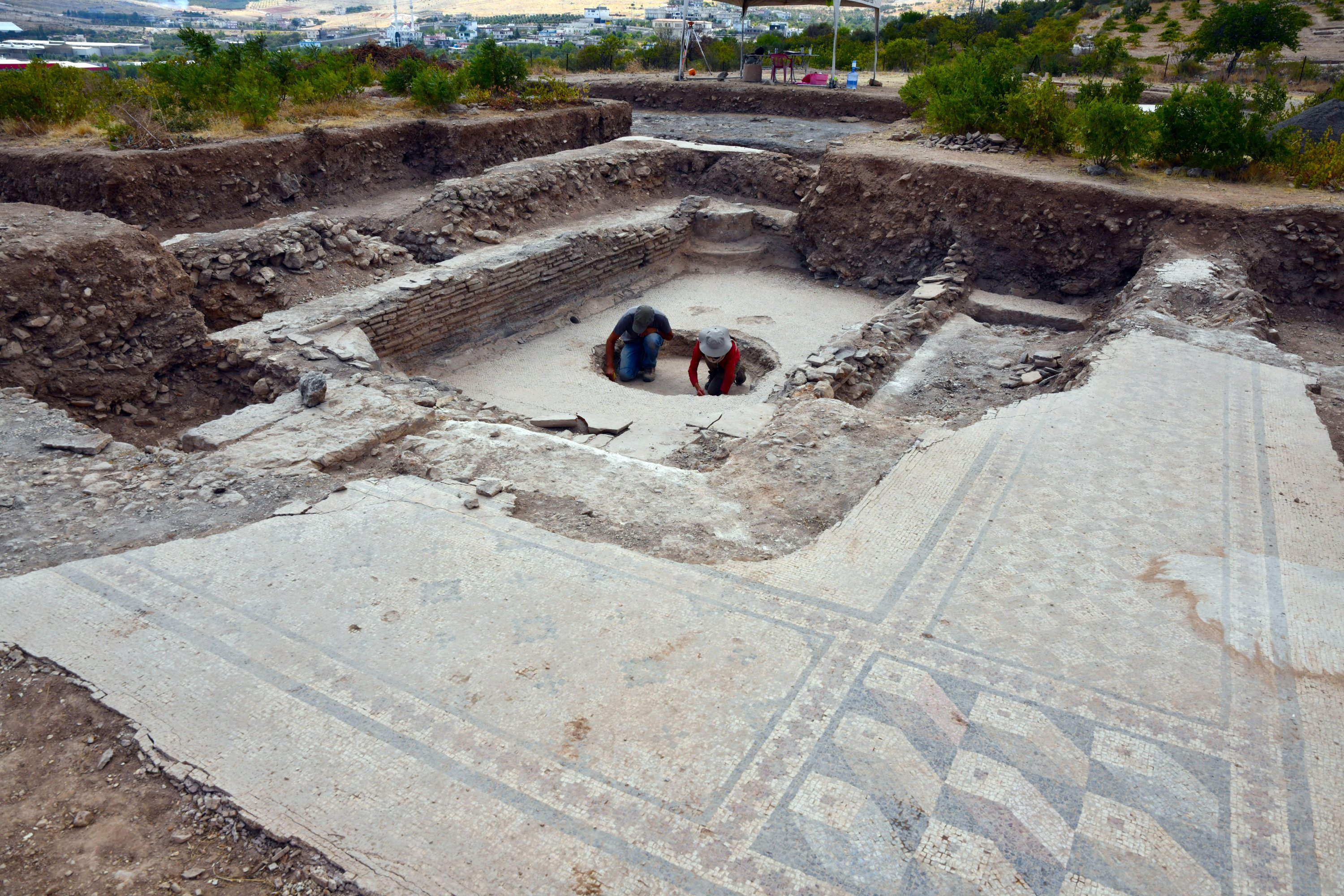Two archaeologists at work in the ancient city of Dülük, Gaziantep, southeastern Turkey, Oct. 4, 2021. (AA Photo)