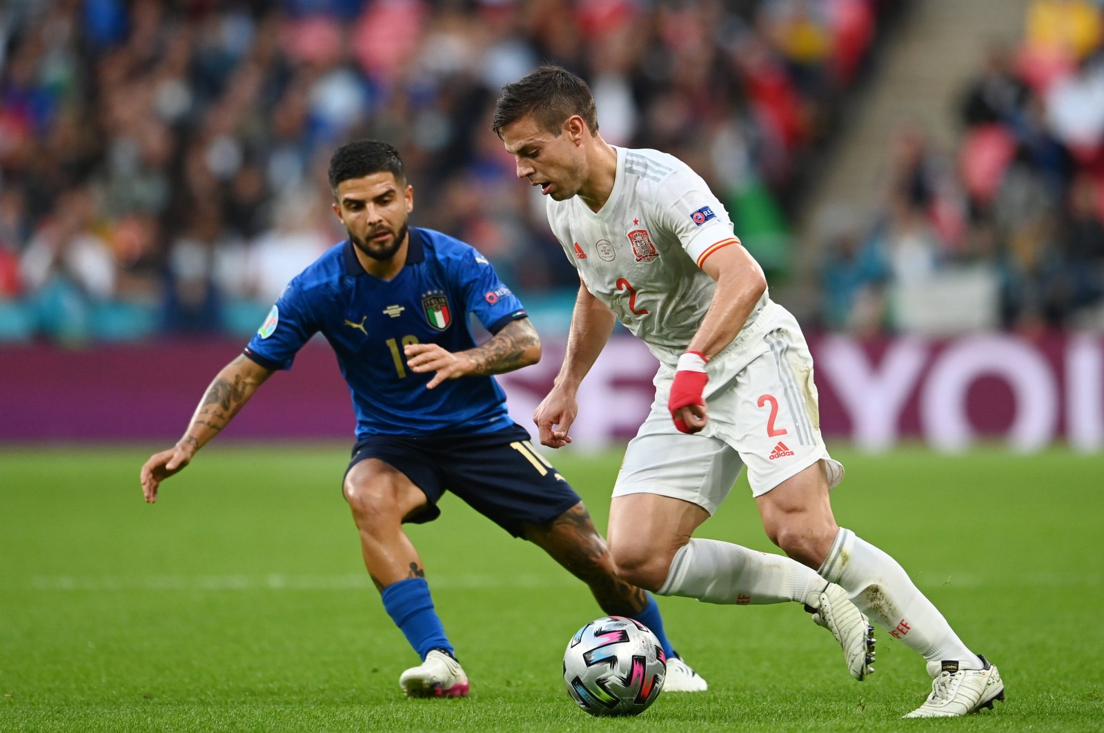 Spain's Cesar Azpilicueta (R) tries to dribble past Italy's Lorenzo Insigne during a Euro 2020 semifinal match at the Wembley Stadium, in London, England, July 6, 2021. (Getty Images)