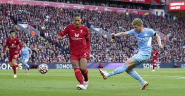 Manchester City's Kevin De Bruyne (R) shoots at goal during a Premier League match against Liverpool, at Anfield stadium, Liverpool, England, Oct. 3, 2021. (AP Photo)