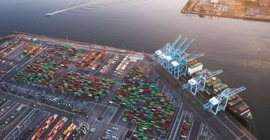 In an aerial view, shipping containers and a container ship are seen at the Port of Los Angeles near Los Angeles, California, U.S. Sept. 20, 2021. (AFP Photo)