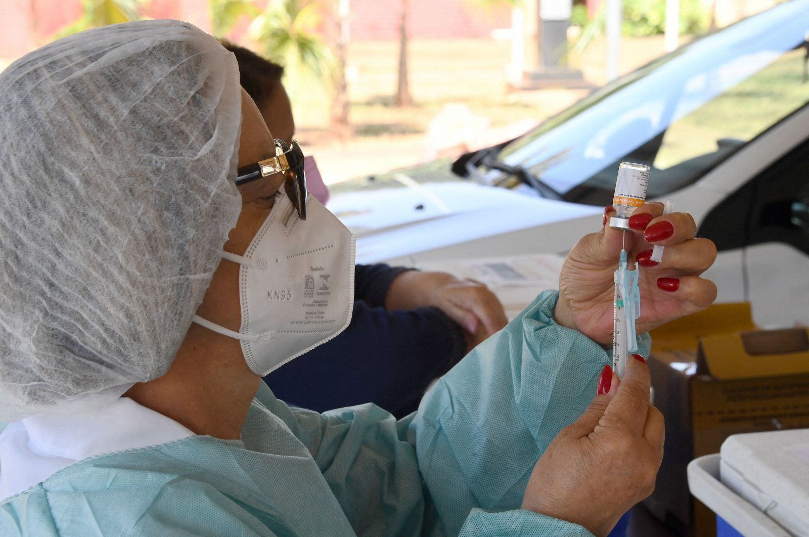 A healthcare worker prepares a dose of the COVID-19 vaccine at a drive-thru vaccination post in Brasilia on Sep. 13, 2021. (AFP Photo)