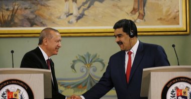 President Recep Tayyip Erdoğan (L) shakes hands with Venezuela's President Nicolas Maduro after a joint press conference at the Miraflores Presidential Palace, Caracas, Venezuela, Dec. 3, 2018. (AP File Photo)