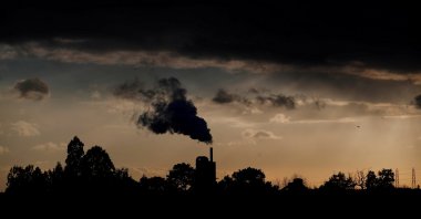 Smoke rises above a factory at sunset in Rugby, Britain, Feb. 10, 2021. (Reuters Photo)