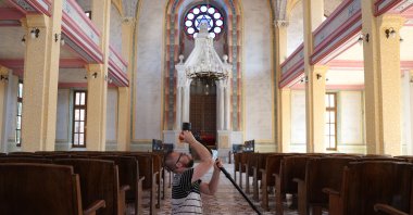 An American cameraperson captures footage from Selimiye Mosque, Edirne, northwestern Turkey, Oct. 11, 2021. (AA Photo)
