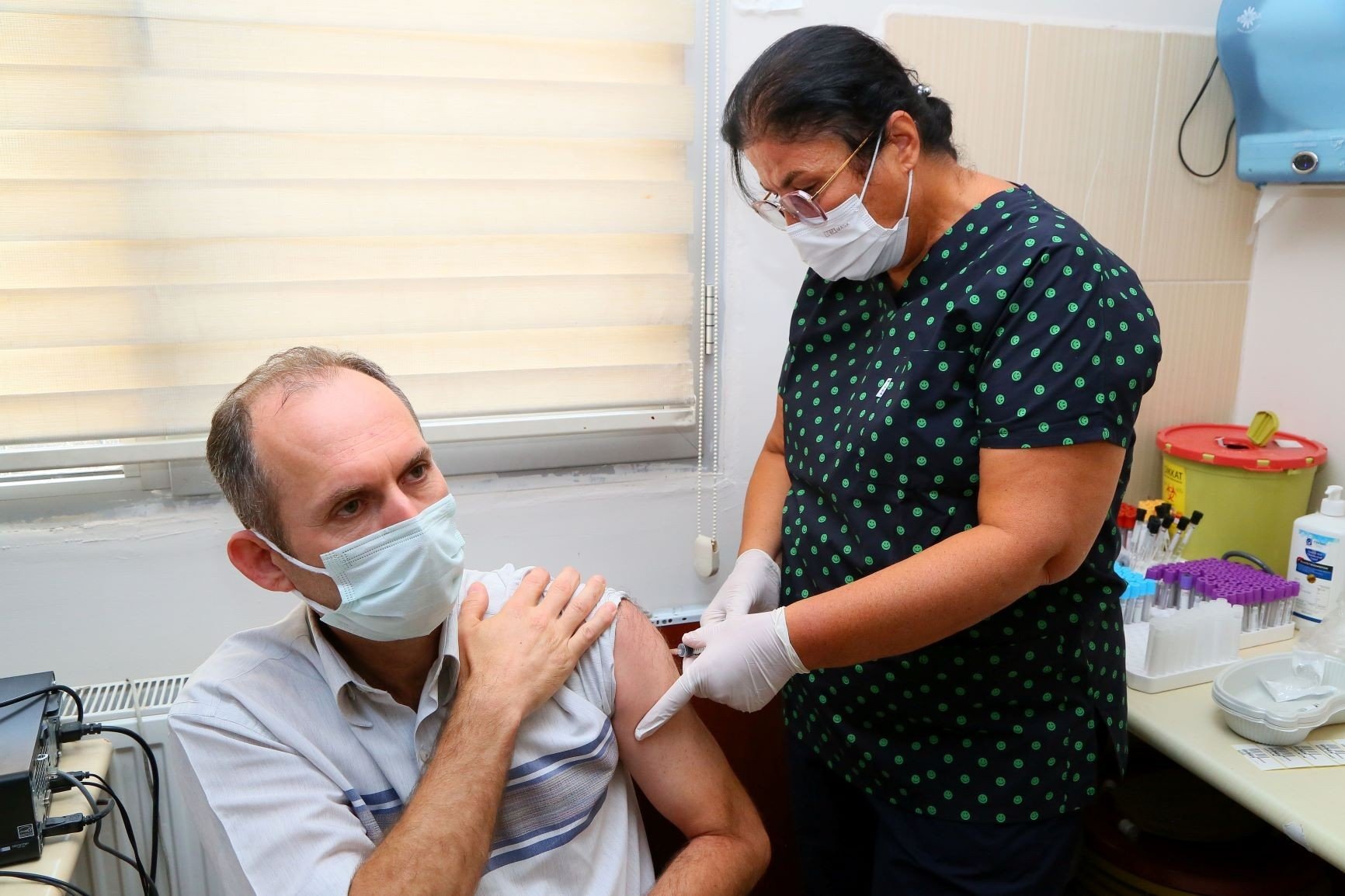 A volunteer receives a shot of the Turkovac vaccine in western Izmir province, Turkey, Oct. 11, 2021. (IHA Photo)