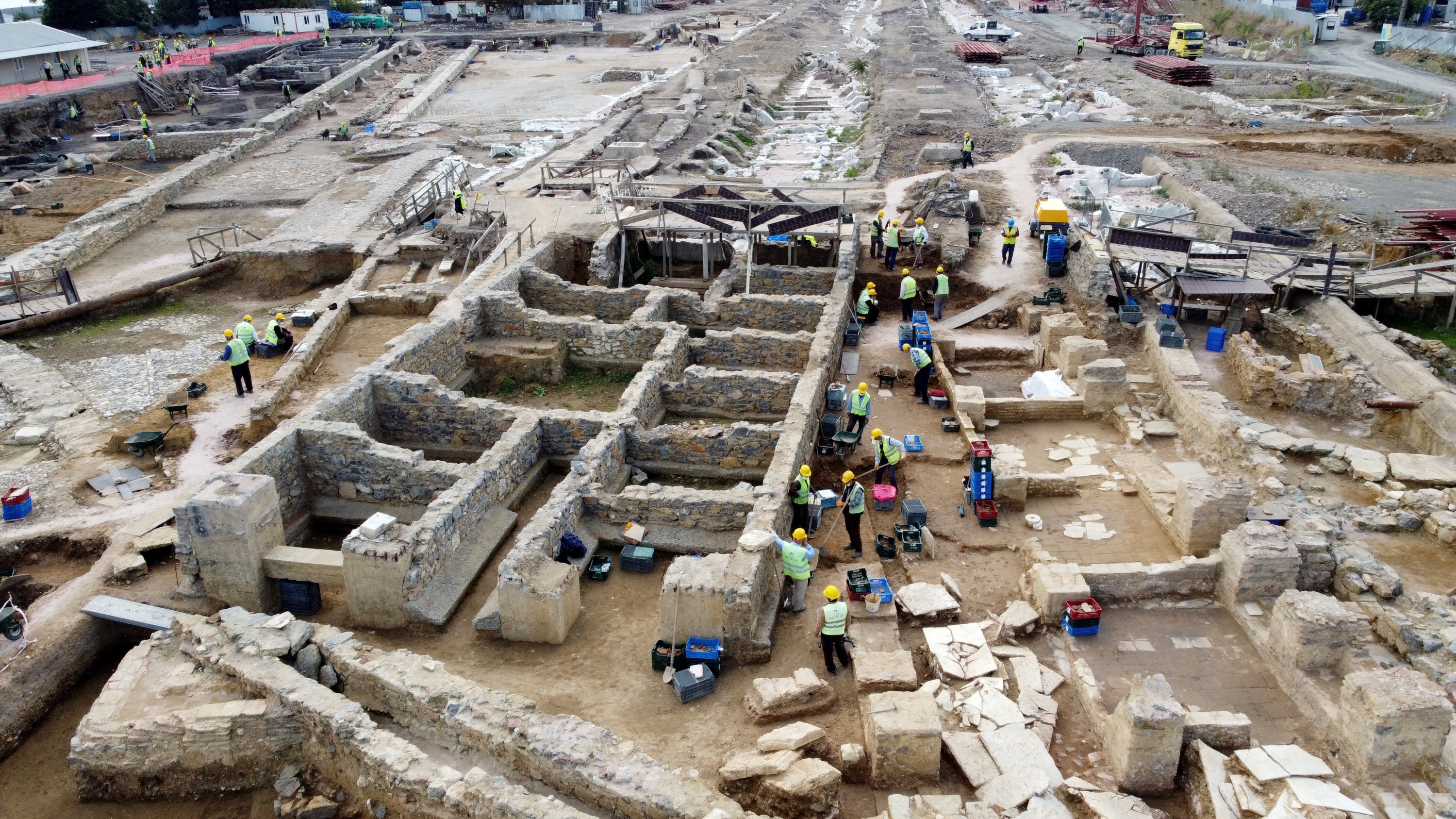 Archaeologists and staff work at the Haydarpaşa excavation area in Kadıköy, Istanbul, on Oct. 12, 2021. (AA Photo)