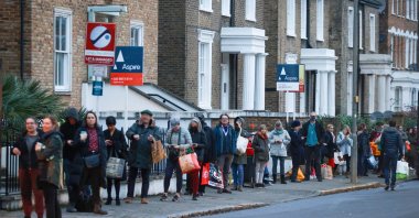 People queue outside Waitrose supermarket amid the COVID-19 outbreak, Balham, London, Britain, Dec. 22, 2020. (Reuters Photo)