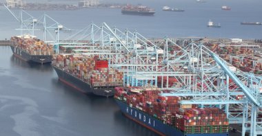 Shipping containers are unloaded from ships at a container terminal at the Port of Long Beach-Port of Los Angeles complex in Los Angeles, California, U.S., April 7, 2021. (Reuters Photo)